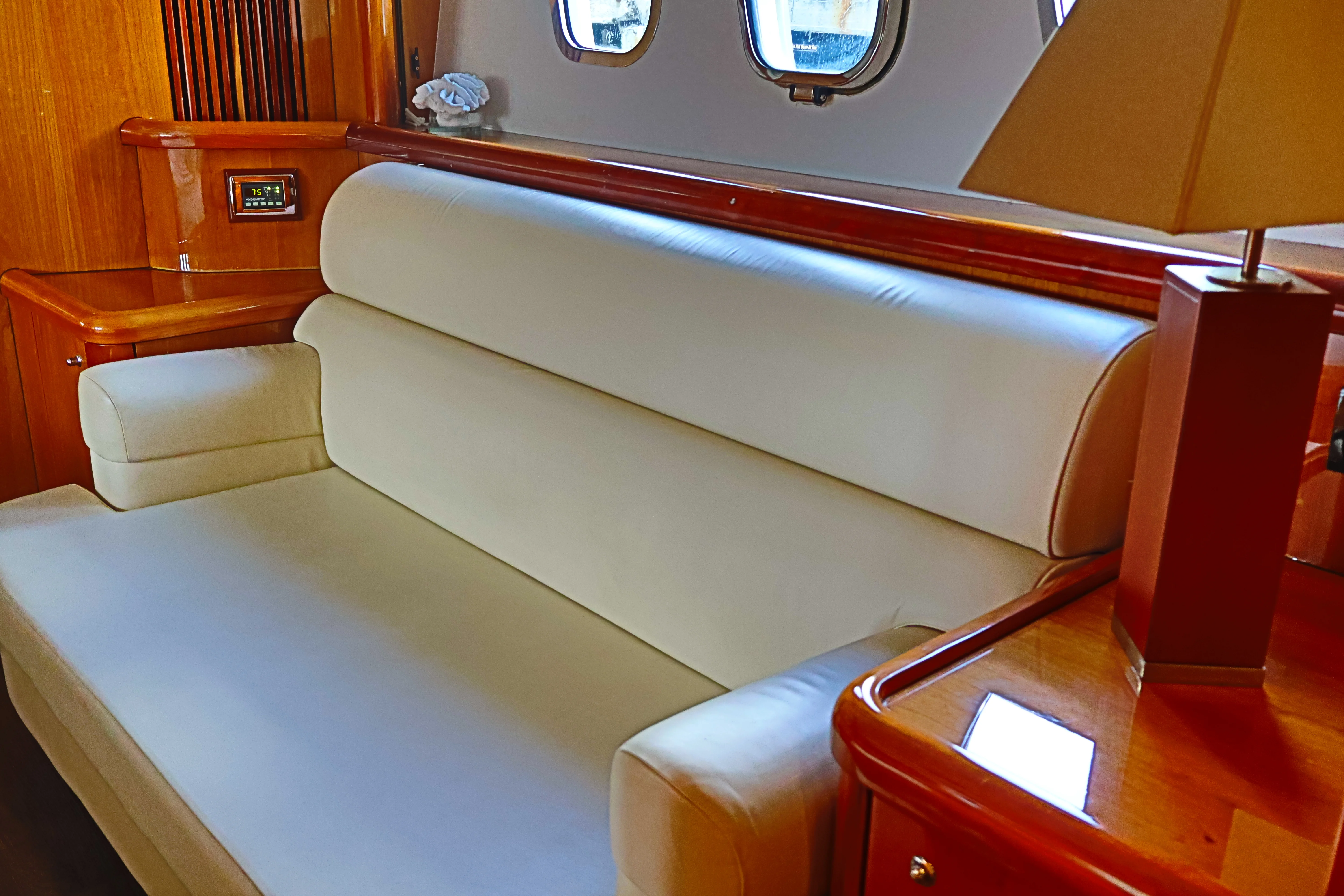 90ft Sunseeker Deep Blue premium details